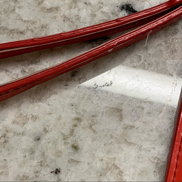 ♠️ Kate Spade Red Patent Leather Embossed Wristlet - Picture 6 of 6